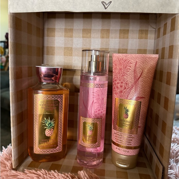 Bath & Body Works Other - Bath & Body Works Pink and Gold Body Wash Set